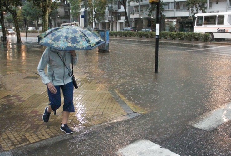 Imagen de En Rosario calles anegadas por el temporal