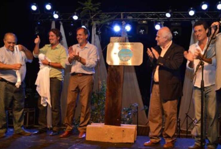 Imagen de La comuna de Alvear inauguró un complejo polideportivo