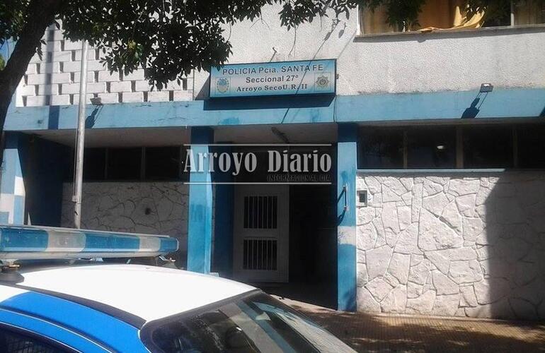 Los trámites de rigor estuvieron a cargo de la Seccional 27ª. La policía investiga el hecho.