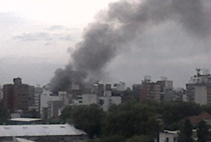 Imagen de Incendio acabó con un depósito de artículos de computación