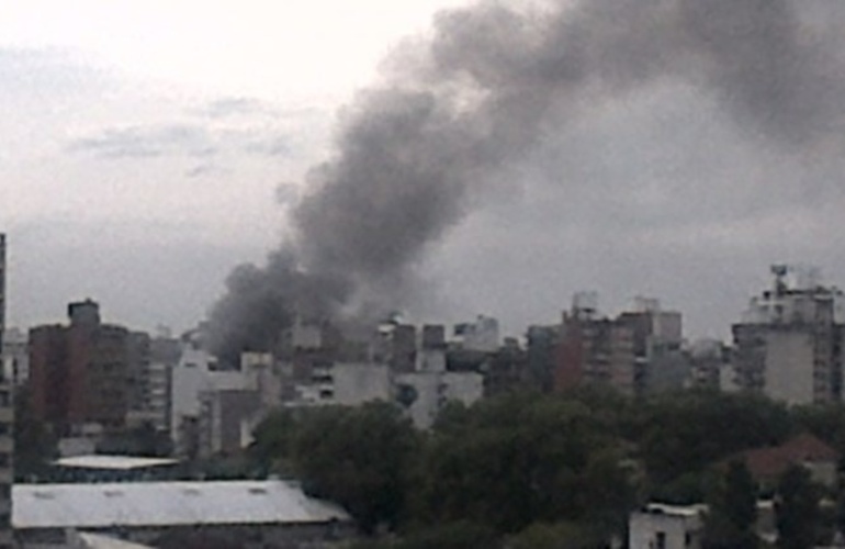 Imagen de Incendio acabó con un depósito de artículos de computación