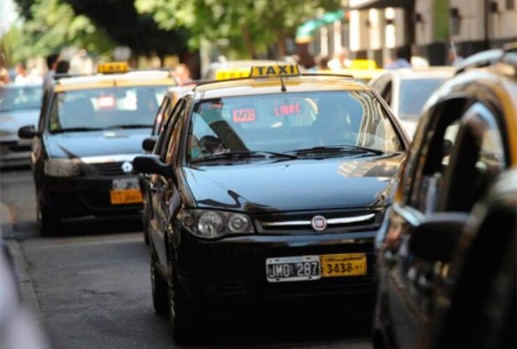 Imagen de El paro de taxis se extenderá hasta mañana a las 6