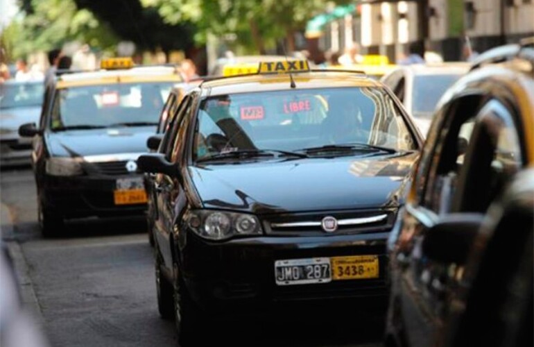 Imagen de El paro de taxis se extenderá hasta mañana a las 6