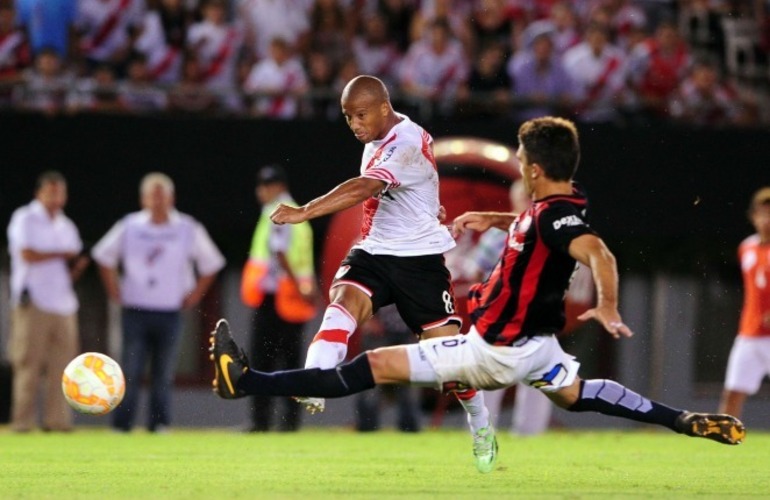 Imagen de River le ganó a San Lorenzo y sueña con la Recopa