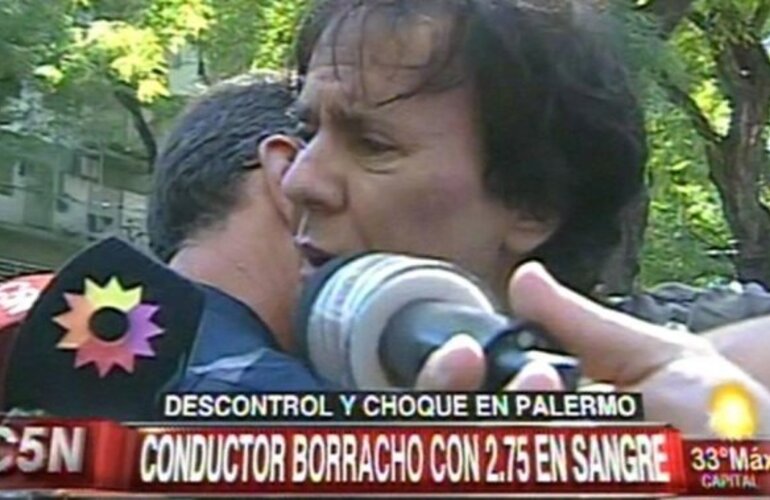 Imagen de Ten&iacute;a 2,75 en sangre, choc&oacute; contra un poste de luz y se pele&oacute; con la Polic&iacute;a