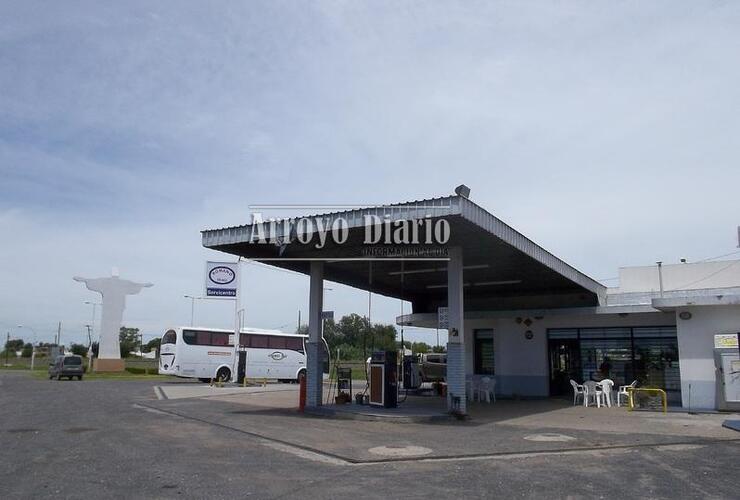 El servicentro está ubicado en Independencia y Ruta 21 El servicentro está ubicado en Independencia y Ruta 21