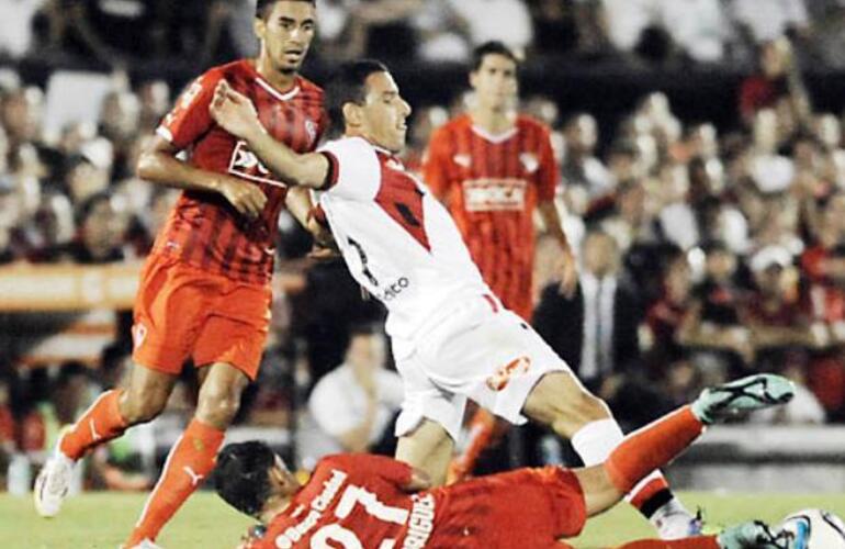 Maxi Rodríguez fue el mejor de Newells. Marcó un gol e intentó siempre.