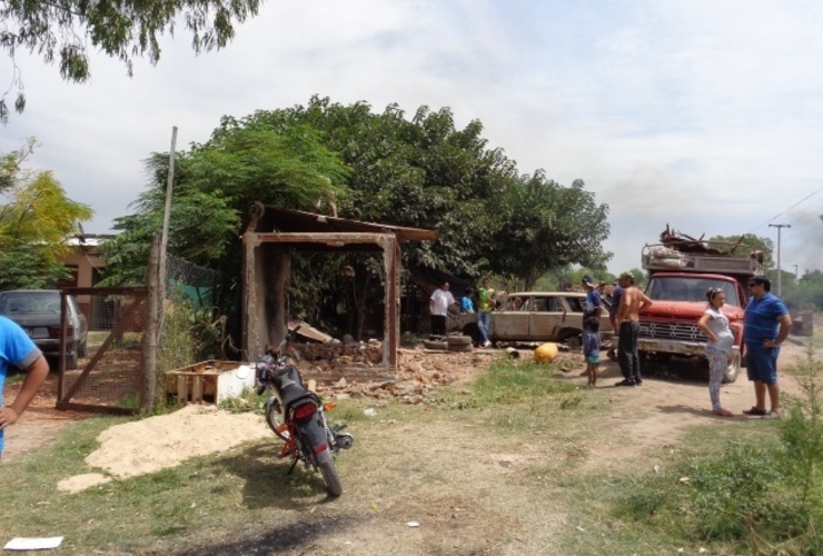 Los vecinos de Nuevo Alberdi mostraron su ira. Foto: Rubén Lescano