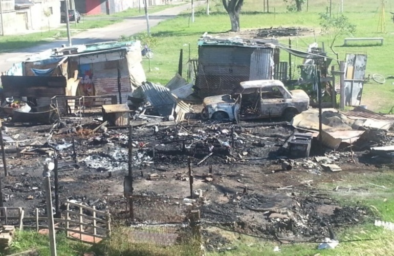 El fuego lo consumi&oacute; todo. Foto: Rosario3