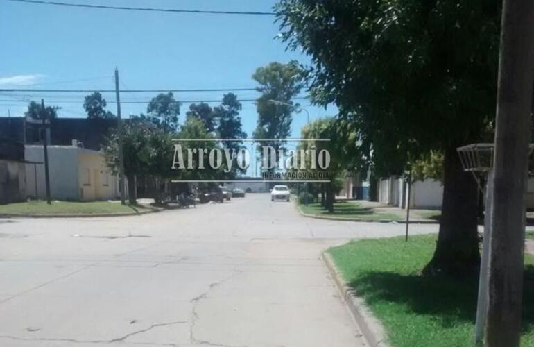 La víctima logró divisar al ladrón al llegar a la esquina de su casa de Uriburu al 600