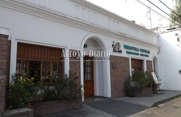 La Biblioteca Popular "Bernardino Rivadavia" está ubicada en Belgrano 514, Arroyo Seco