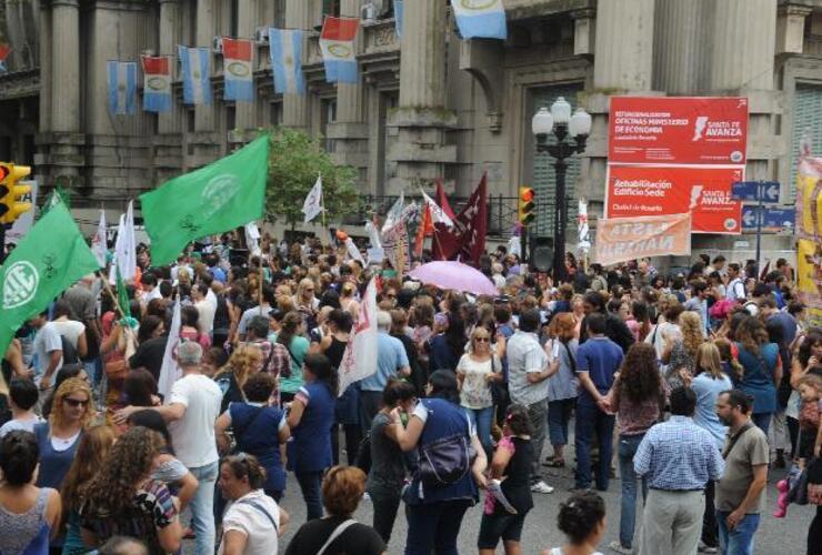 Los docentes rechazaron la oferta salarial. Ya hicieron dos días de paro y harán dos más esta semana. Foto: F. Guillén