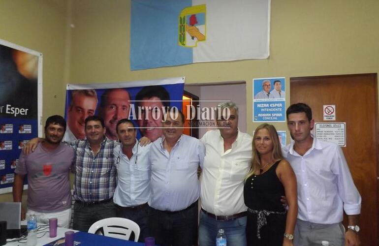 De izquierda a derecha: Lucas Grisafulli, Adrián Spina, Sergio Gaudio, Antonio Ratner, Nizar Esper, Clarisa Ramachotti y Arturo De Rienzo