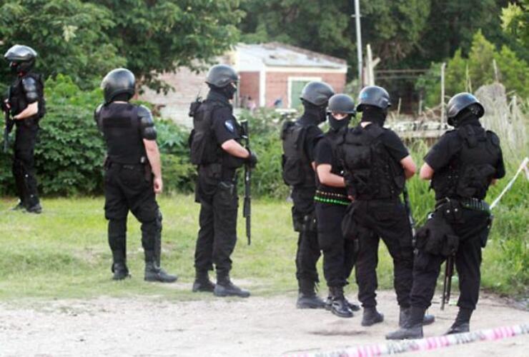 El líder religiosa ordena a sus subditos enfrentar a la policía.