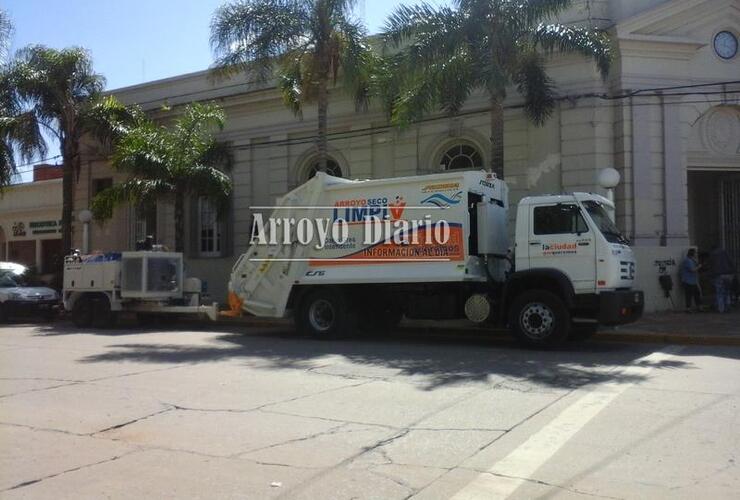 La presentación se realizó frente al municipio donde fueron expuestos el camión y el nuevo equipo