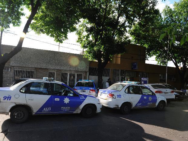 Las cinco personas descubiertas con las armas y la droga quedaron detenidas en la seccional 16ª.