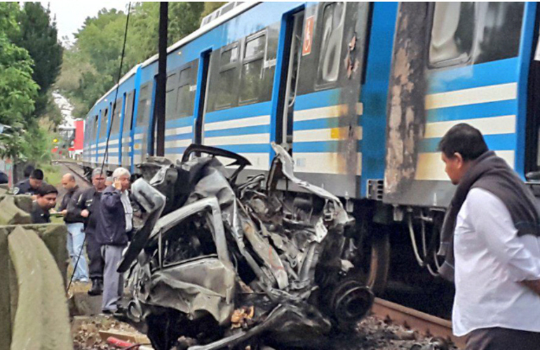 Al menos un muerto en tras chocar un auto contra un tren en Tigre Foto: Agustín Aramaya