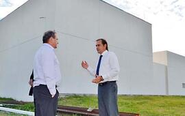El presidente comunal y el ministro visitaron la construcción.