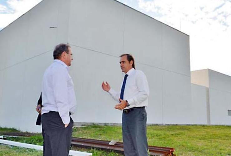 El presidente comunal y el ministro visitaron la construcción.