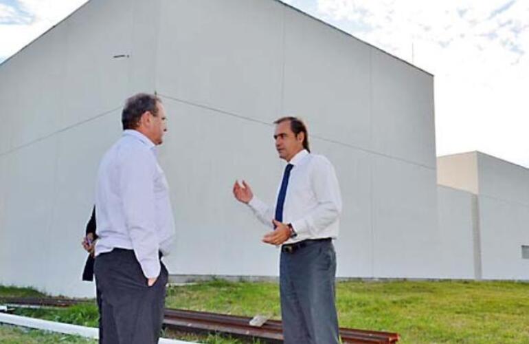 El presidente comunal y el ministro visitaron la construcción.