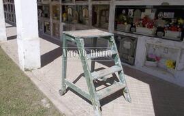 Algunas de las escaleras están en mal estado desde hace tiempo
