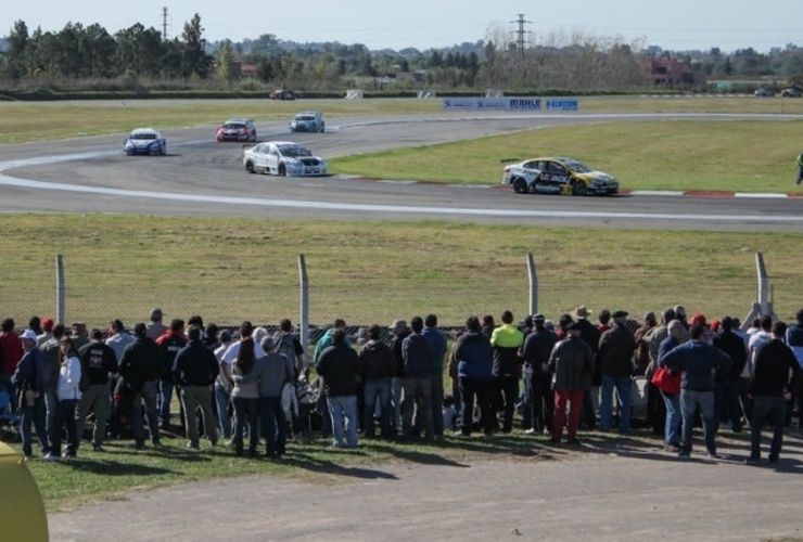 Una barrera de insonorización y un destacamento policial, las cuentas pendientes en el Fangio. Foto: Alan Monzón/Rosario3.com