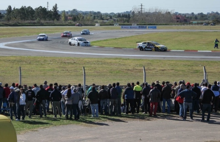 Una barrera de insonorización y un destacamento policial, las cuentas pendientes en el Fangio. Foto: Alan Monzón/Rosario3.com