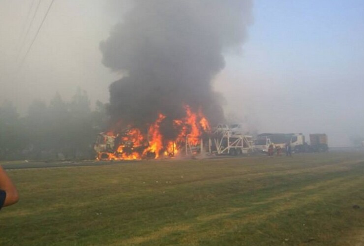 Dos muertos tras doble accidente en la autopista a Buenos Aires