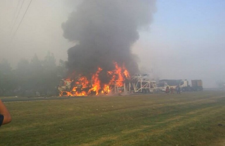 Dos muertos tras doble accidente en la autopista a Buenos Aires