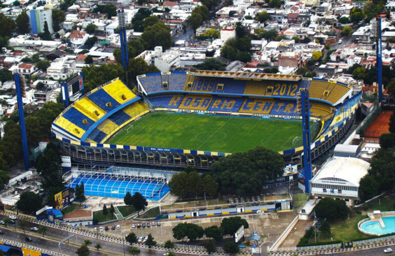 Imagen de Hincha canalla se cayó en el Gigante y terminó en el Heca