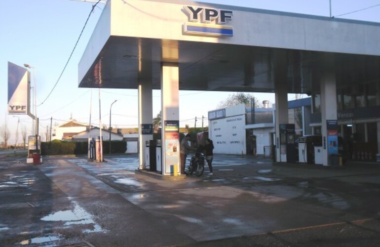 La estación de servicios de Empalme sufrió varios robos, esta vez la cámara de seguridad permitió la captura de uno de los asaltantes. La estación de servicios de Empalme sufrió varios robos, esta vez la cámara de seguridad permitió la captura de uno de los asaltantes.