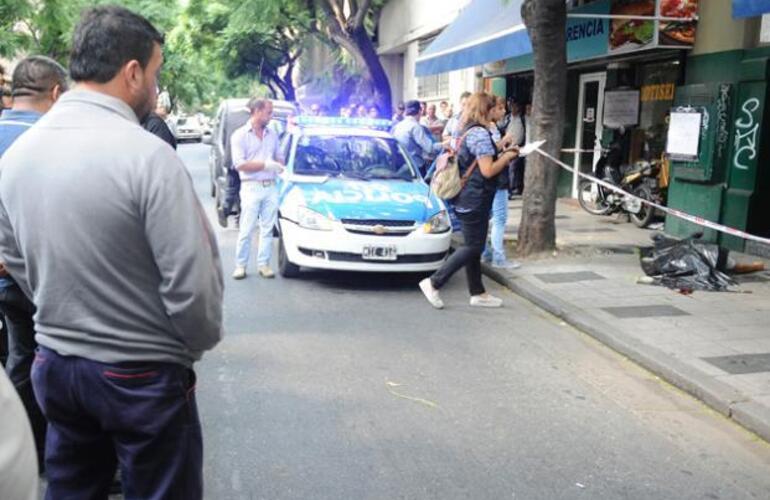 Urquiza al 1900. Esta mañana murió un operario al caer de un techo. Foto: F. Guillén