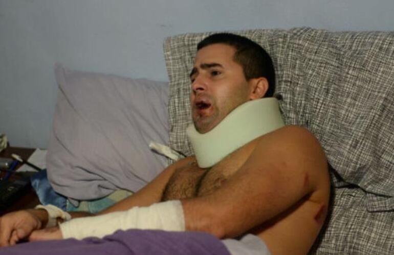 Marcelo se recuperaba ayer en su casa. Le pegaron en la boca, el cuello, la cabeza y la espalda. Asegura que el agresor estaba �sacado�.