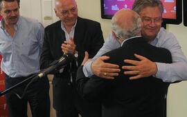 Lifschitz se abraza con su compañero de fórmula. Bonfatti también celebra. Buena cosecha del gobernador.