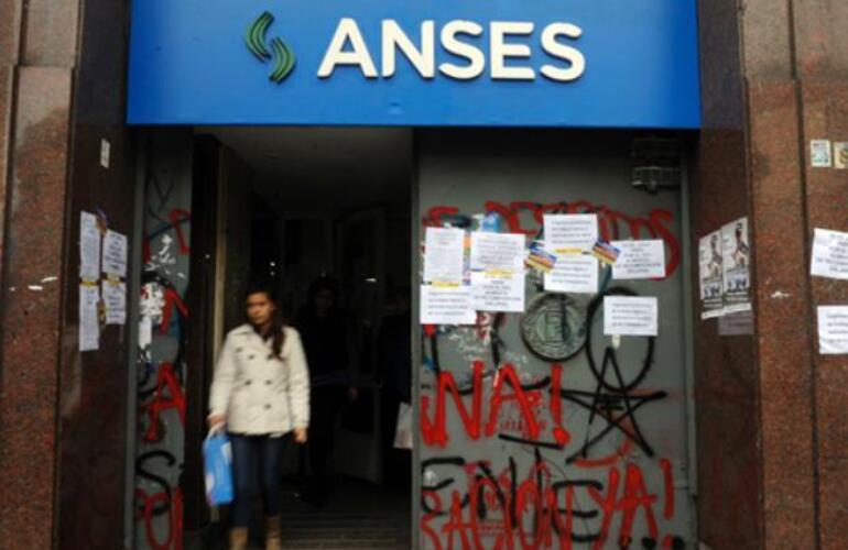 Los trabajadores de la delegaci&oacute;n interrumpieron la atenci&oacute;n al p&uacute;blico y amenazaron con retirarse ma&ntilde;ana.