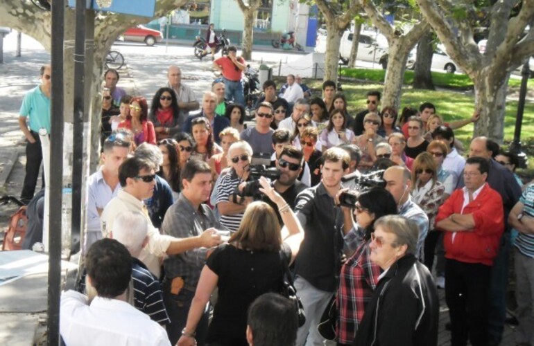 Algunos vecinos se dirigieron a la concurrencia pidiendo un mayor compromiso de todos los sectores. Foto: Diario El Sur