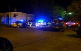 Los móviles policiales en la zona de los robos. Foto: Florencia D´Alonzo