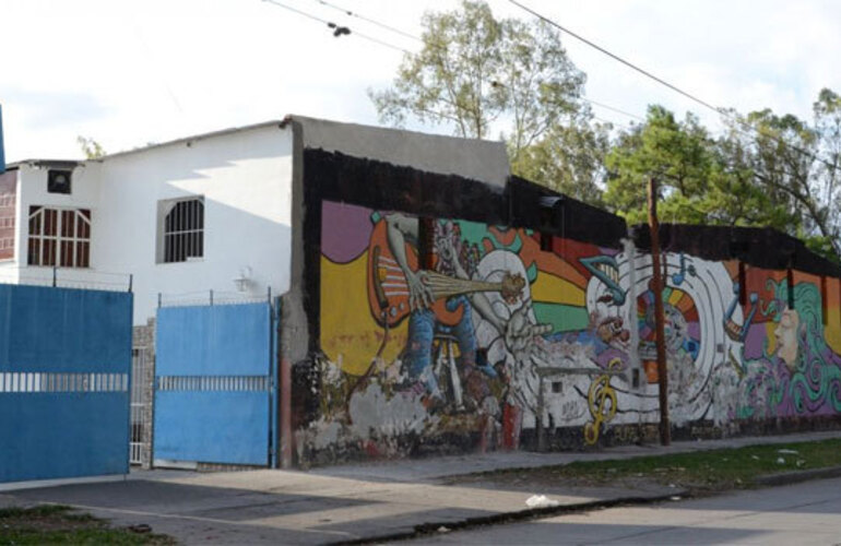 Fachada del local donde ocurri&oacute; el ataque.