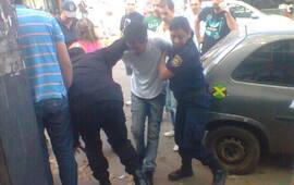 El ladrón fue atrapado por vecinos y entregado a la policía. Foto: Gentileza Nicolás Trabaina