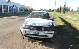 Así quedó el Ford Fiesta tras el accidente. Foto: Facebook Canal Dos