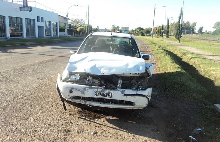 Así quedó el Ford Fiesta tras el accidente. Foto: Facebook Canal Dos