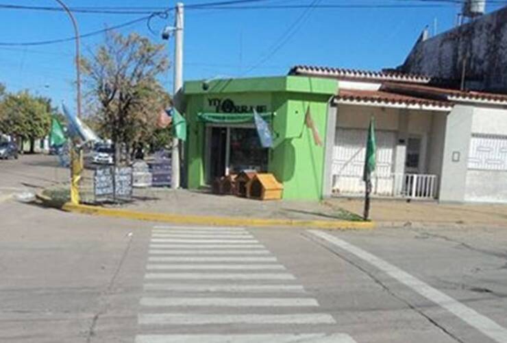 El forraje está ubicado en Humberto Primo y Gálvez, frente a la Plaza "San Martín". Foto: Facebook Canal Dos