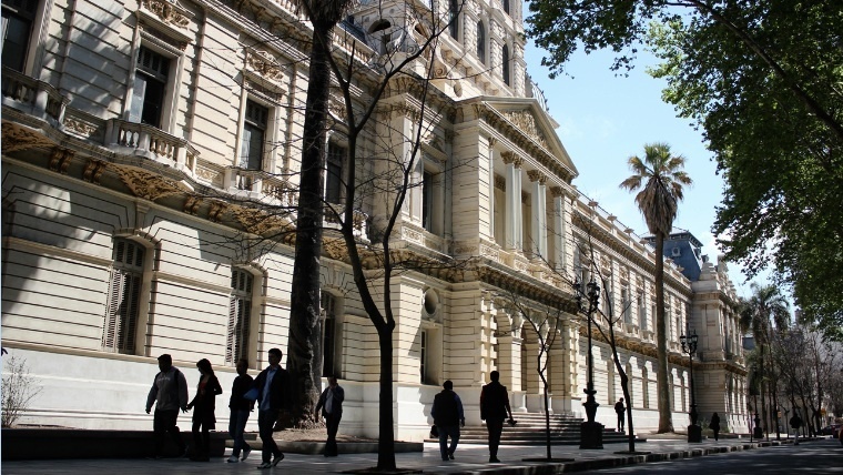 La de Derecho, como el resto de las facultades, sin actividad. Foto: Rosario3.com