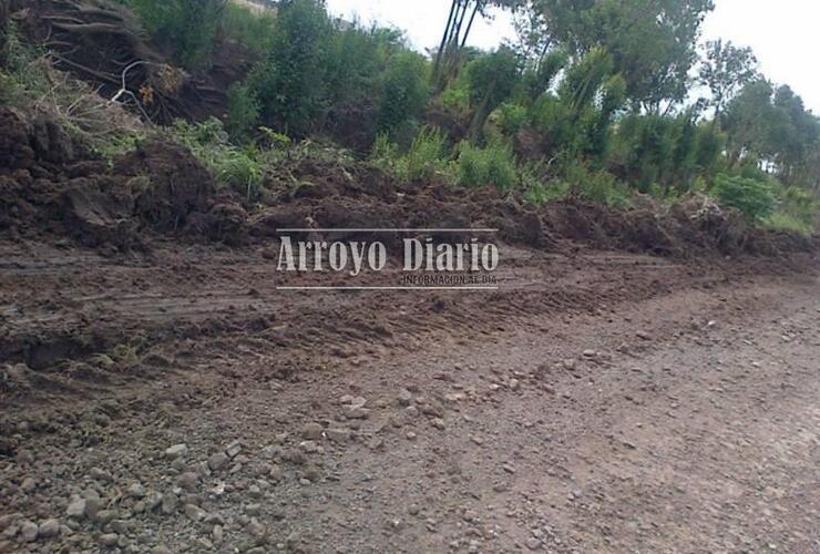 Los vecinos sostienen que el trabajo de la motoniveladora de esta mañana empeorará la situación si llueve