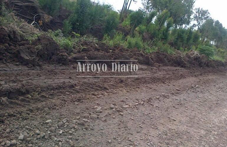 Los vecinos sostienen que el trabajo de la motoniveladora de esta mañana empeorará la situación si llueve