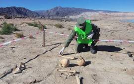 Pertenecerían a una civilización de pueblos originarios conocida como "Angualasto"