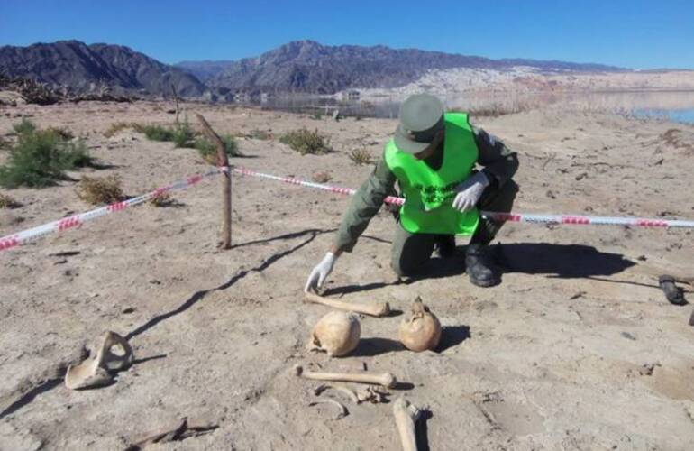 Pertenecerían a una civilización de pueblos originarios conocida como "Angualasto"