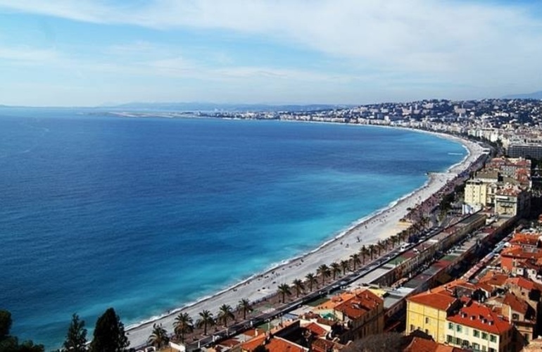 Nada como un chapuz&oacute;n en la Costa Azul para olvidar la rutina de la oficina.