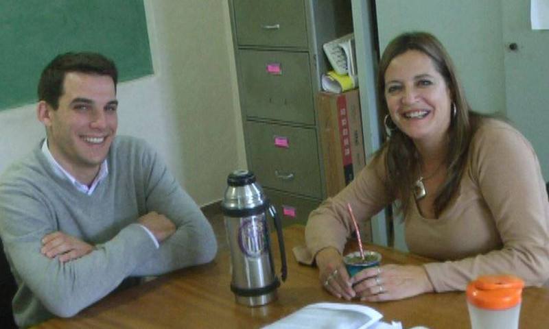 Fernando Lopergolo junto a Marisa Bernal. Foto: Facebook Canal Dos