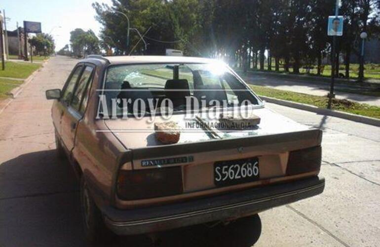 El auto fue da&ntilde;ado por autores desconocidos el domingo en horas de la madrugada